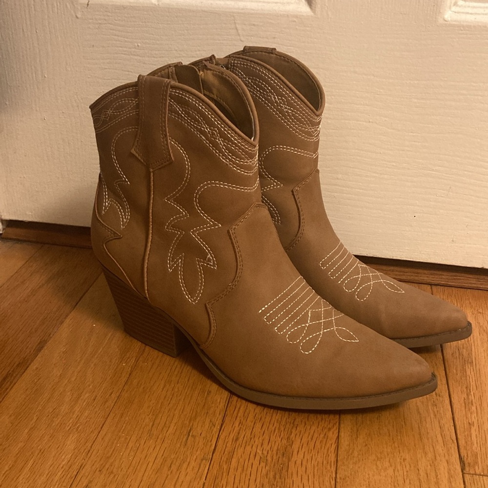 Women’s Cowboy Boots Size 9.5